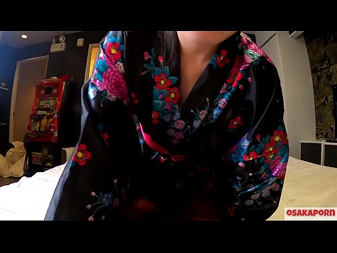 ❤️ Vajza e re cosplay pëlqen seksin deri në orgazmë me një shiringë në një kalorës dhe një blowjob. Vajzë aziatike me pidhi leshtore dhe cica të bukura me kostum tradicional japonez në video amatore që tregon masturbim me lodra qij. Sakura 3 OSAKAPORN. ❌ Video porno tek ne ❌️