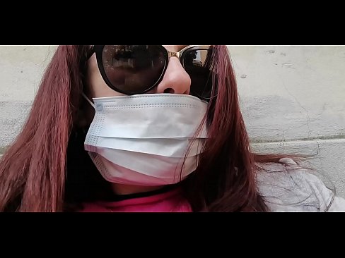 ❤️ Nicoletta hakmerret me fqinjin e saj dhe urinon në garazhin e tij (Karantina speciale italiane Covid19) ❌ Video porno tek ne ❌️
