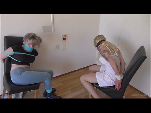 ❤️ E varur / e lidhur dhe e gojës / vajzë në ankth ❌ Video porno tek ne ❌️