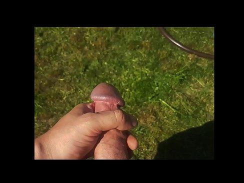 ❤️ Hotfies e ndyhet pidhi i saj rozë dhe përfundon me një shiringë në një kopsht veror ❌ Video porno tek ne ❌️