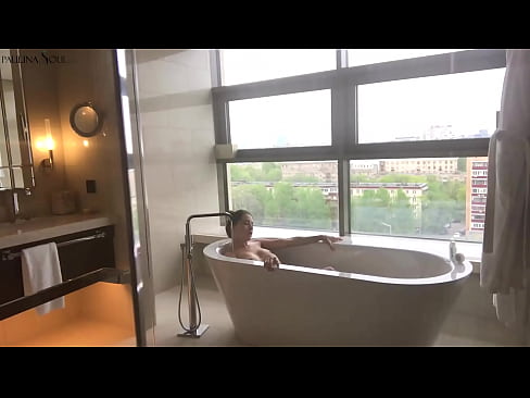 ❤️ Foshnjë e jashtëzakonshme që tund me pasion pidhin e saj në banjë ❌ Video porno tek ne ❌️